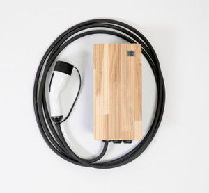 Teltonika Energy TeltoCharge 32A, 3 phase, 22kW, type 2 5m cable, WiFi/BLE/ETH/NFC/RS485  Wooden front cover