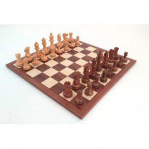 Auksinio raudonmedžio šachmatų figūros su rankų darbo riešutmedžio/klevo medienos šachmatų lenta