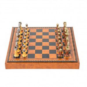 KLASIKINĖS Metalinės/medinės šachmatų figūros su dirbtinės odos šachmatų lenta su dėžute ir šaškėmis