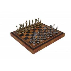 NAPOLEONAS: Metaliniai šachmatai su dirbtinės odos šachmatų lenta ir dėžute N°160
