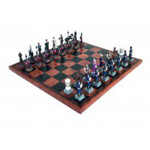 RUSAI PRIEŠ MONGOLUS: meniškas šachmatų komplektas su Odos pakaitalo lenta