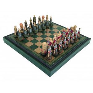 ROMĖNAI prieš GLADIATORIUS: meniški rankomis spalvinti šachmatai su lenta ir dėže
