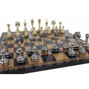 Metalinės šachmatų figūros su juodai/auksine dirbtinės odos šachmatų lenta