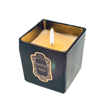 La Sultane de Saba Oud Scented Candle Medienos aromato kvapni žvakė, 400g