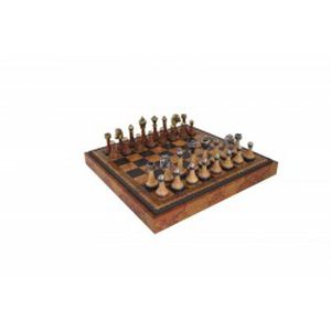 KLASIKINIŲ Metalinių/Medinių šachmatų komplektas su dirbtinės odos šachmatų lenta bei dėžute