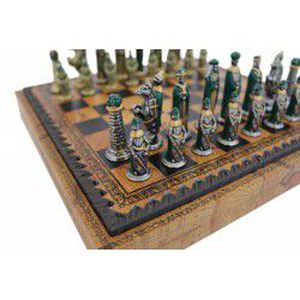 Metalinių rankomis spalvintų šachmatų komplektas su dirbtinės odos žaidimų lenta + šaškės