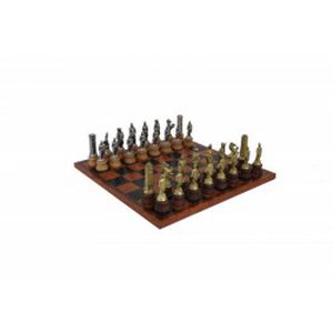 ROMĖNAI PRIEŠ BARBARUS: Metalinės/medinės šachmatų figūros su rudai/juoda dirbtinės odos šachmatų lenta N°243