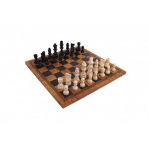 Klasikinių medinių šachmatų komplektas su odos pakaitalo žaidimų lenta. Su dėžute figūroms susidėti.