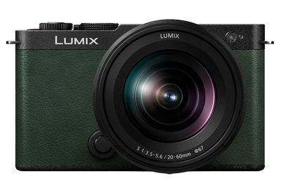 Panasonic Lumix DC-S9 + 20-60mm Dark Olive