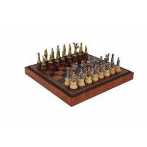 VIDURAMŽIŲ STILIAUS metalinės/medinės šachmatų figūros su rudai/juoda dirbtinės odos šachmatų lenta