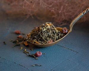 Ekologiška žalioji arbata su spanguolių, aviečių ir erškėtrožių vaisiais - 100 g